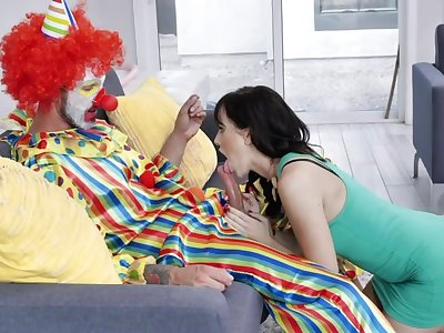 Housewife Alana Yachting trip is quibbling on her husband give one kinky clown